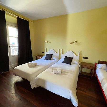 Hostal Esmeralda Comillas Zewnętrze zdjęcie