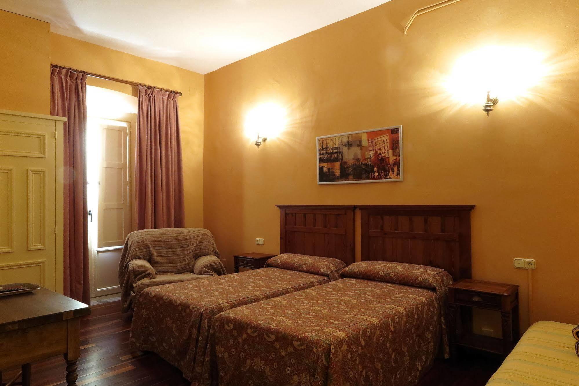 Hostal Esmeralda Comillas Zewnętrze zdjęcie